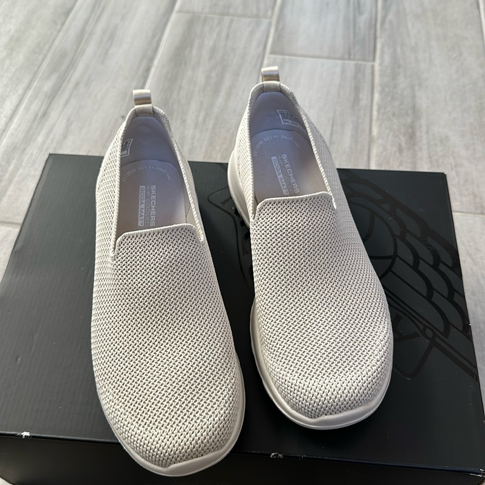 Skechers air cooled goga mat stretch fit